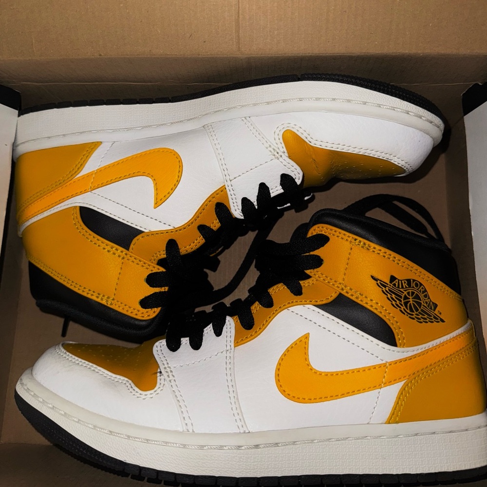 Nike Air Jordan High-Top Sneakers in White, Yellow and Black
